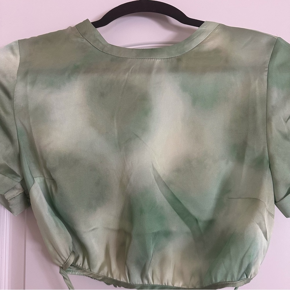 Topshop size 6 green tie die crop with ties around the waist top - Picture 3 of 4